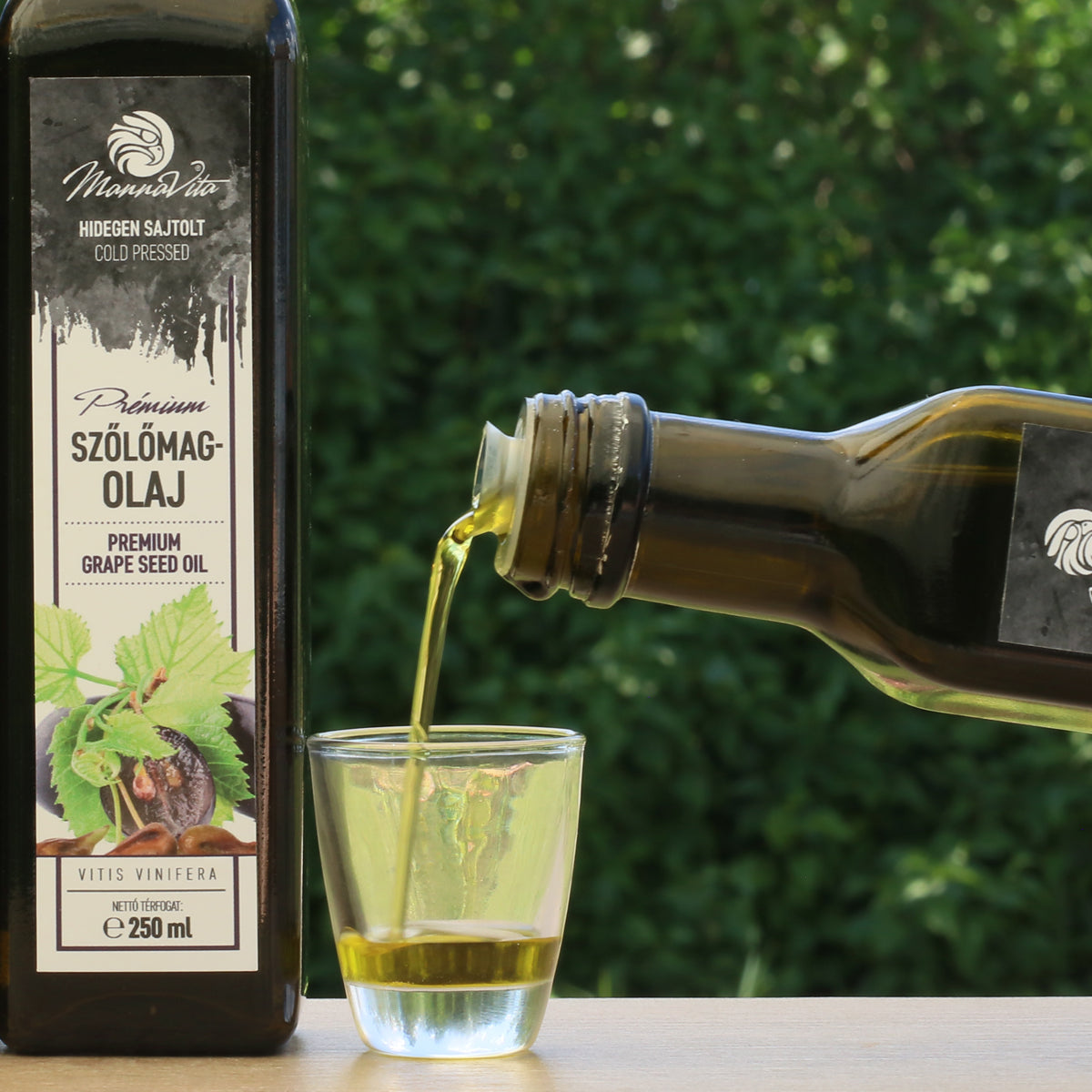 Mannavita madžarsko hladno stiskano grozdno olje • 250 ml