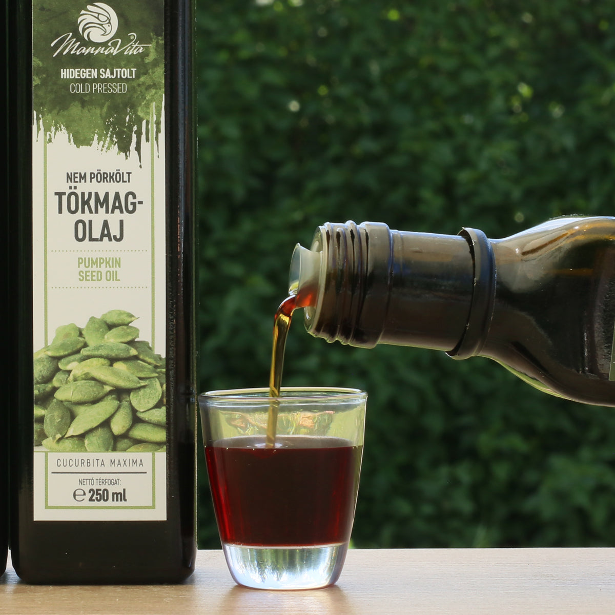 Mannavita madžarsko hladno stiskano bučno olje • 250 ml